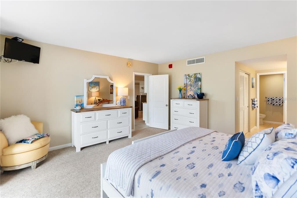 En Venta: $949,900 (2 camas, 2 baños, 1421 Pies cuadrados)