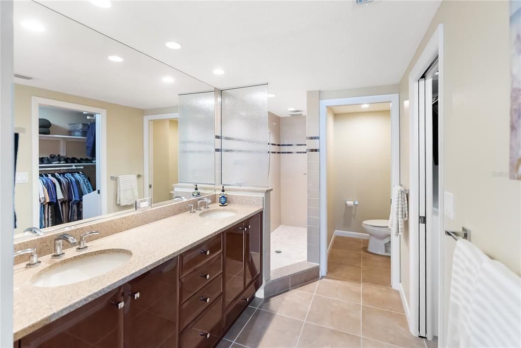 En Venta: $949,900 (2 camas, 2 baños, 1421 Pies cuadrados)