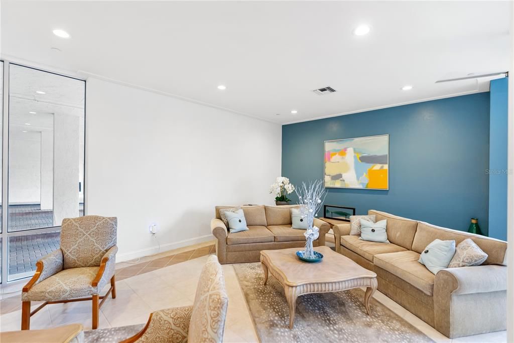 En Venta: $949,900 (2 camas, 2 baños, 1421 Pies cuadrados)