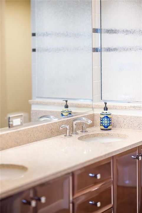 En Venta: $949,900 (2 camas, 2 baños, 1421 Pies cuadrados)