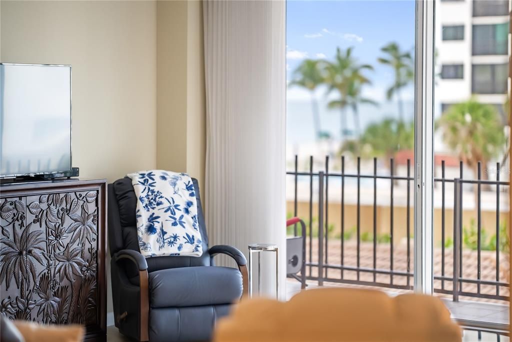 En Venta: $949,900 (2 camas, 2 baños, 1421 Pies cuadrados)