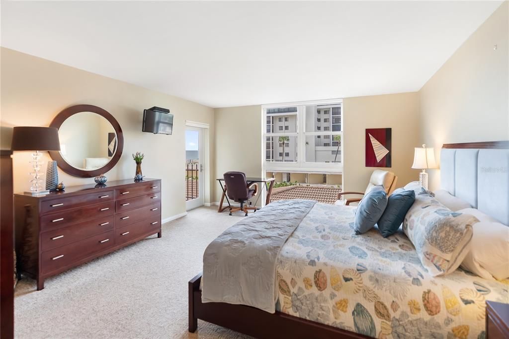 En Venta: $949,900 (2 camas, 2 baños, 1421 Pies cuadrados)