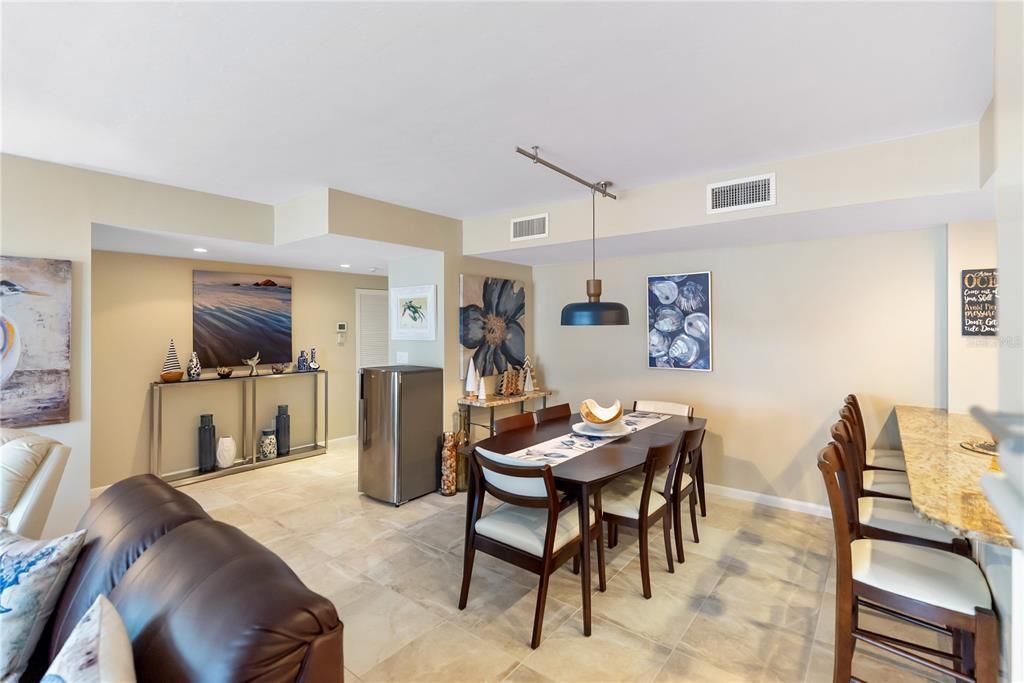 En Venta: $949,900 (2 camas, 2 baños, 1421 Pies cuadrados)