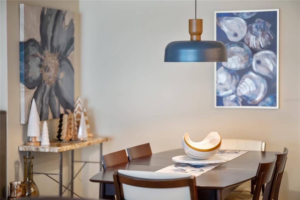 En Venta: $949,900 (2 camas, 2 baños, 1421 Pies cuadrados)