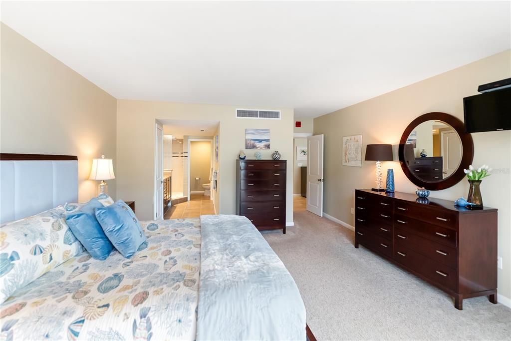 En Venta: $949,900 (2 camas, 2 baños, 1421 Pies cuadrados)