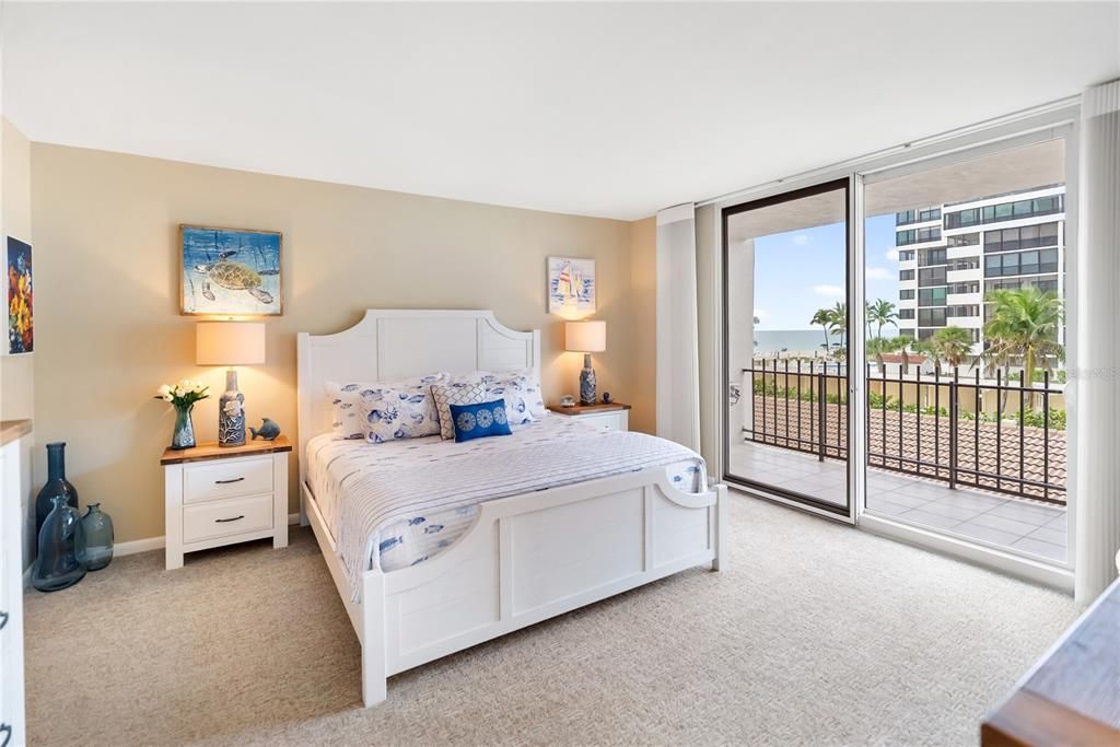 En Venta: $949,900 (2 camas, 2 baños, 1421 Pies cuadrados)