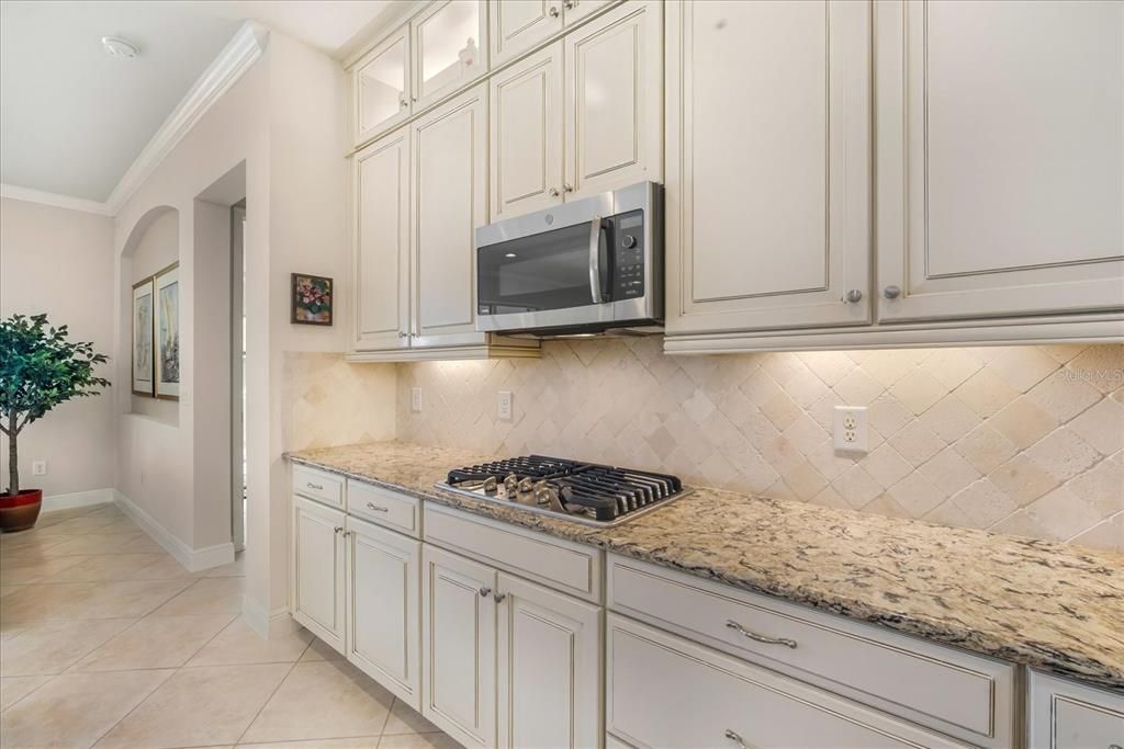 待售: $875,000 (5 贝兹, 4 浴室, 3470 平方英尺)