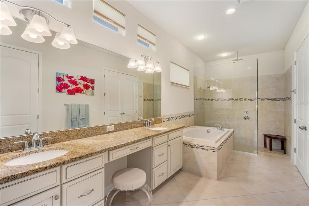 待售: $875,000 (5 贝兹, 4 浴室, 3470 平方英尺)