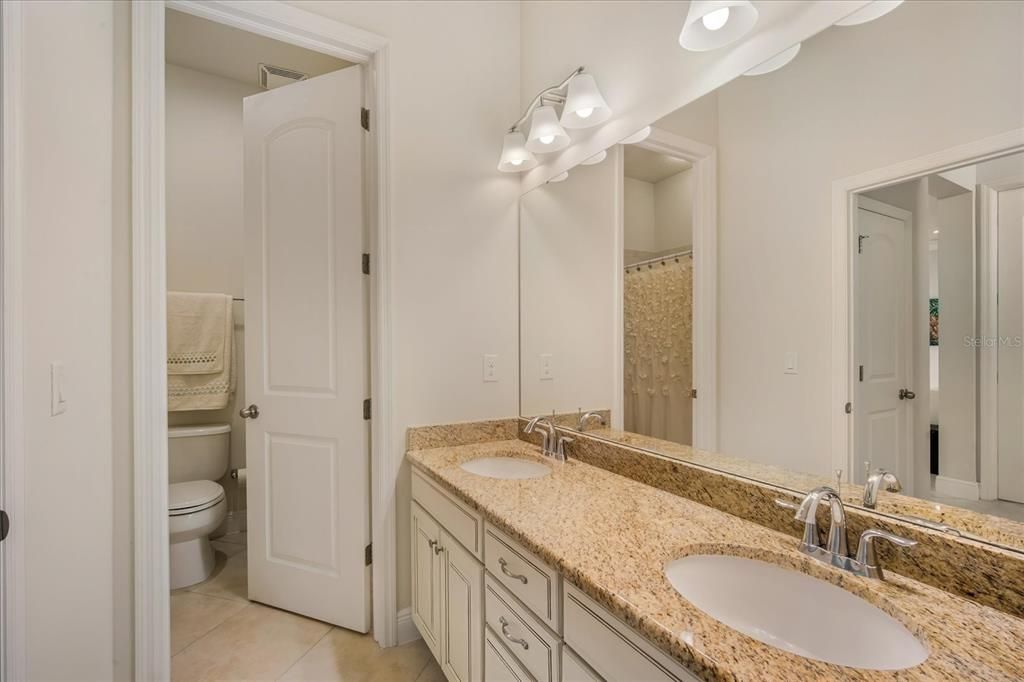 待售: $875,000 (5 贝兹, 4 浴室, 3470 平方英尺)