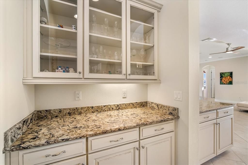 待售: $875,000 (5 贝兹, 4 浴室, 3470 平方英尺)