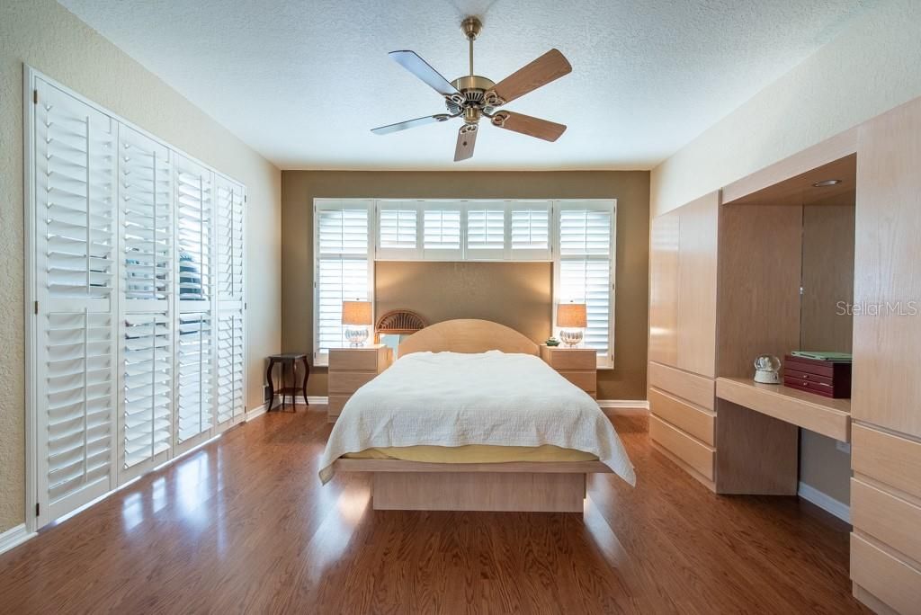 На продажу: $300,000 (3 спален, 2 ванн, 1997 Квадратных фут)