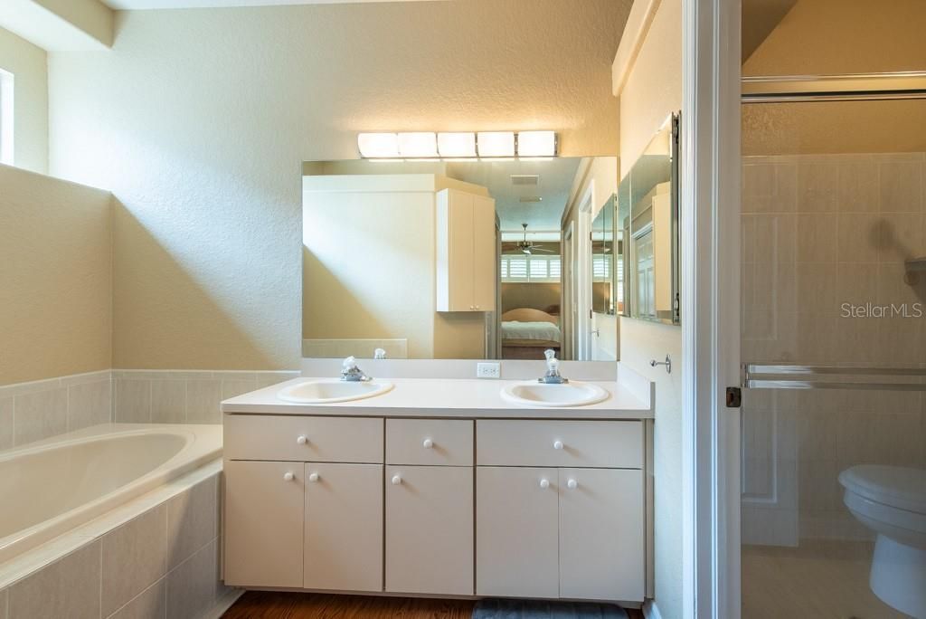 На продажу: $300,000 (3 спален, 2 ванн, 1997 Квадратных фут)