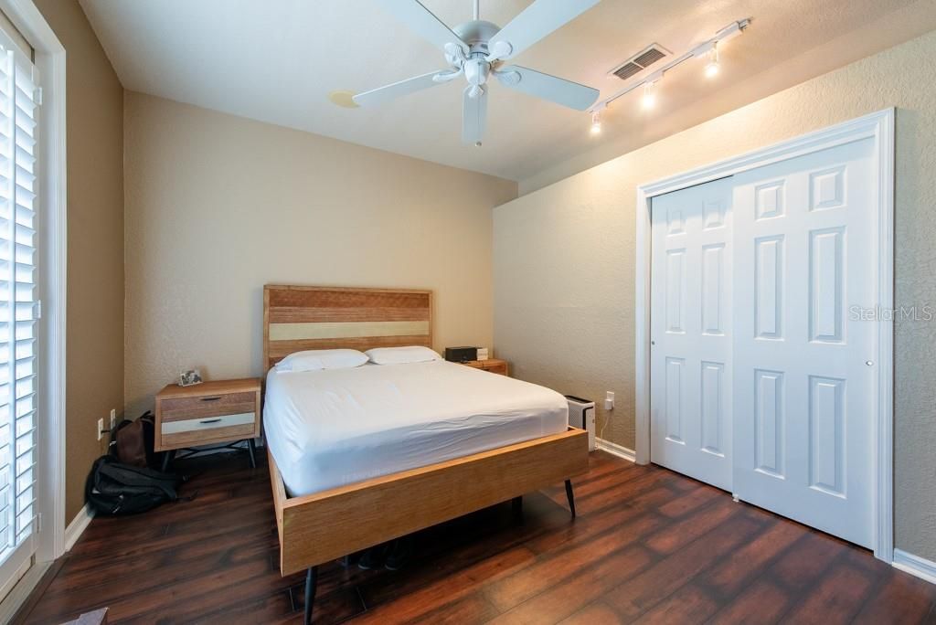 На продажу: $300,000 (3 спален, 2 ванн, 1997 Квадратных фут)