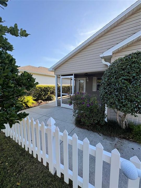 For Sale: $289,900 (2 beds, 2 baths, 1188 Square Feet)