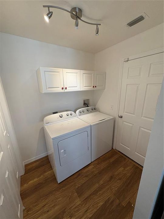 For Sale: $289,900 (2 beds, 2 baths, 1188 Square Feet)