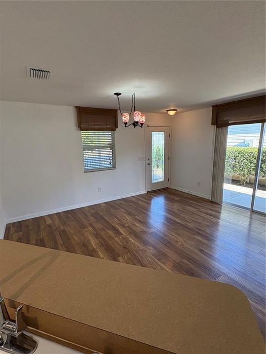 For Sale: $289,900 (2 beds, 2 baths, 1188 Square Feet)