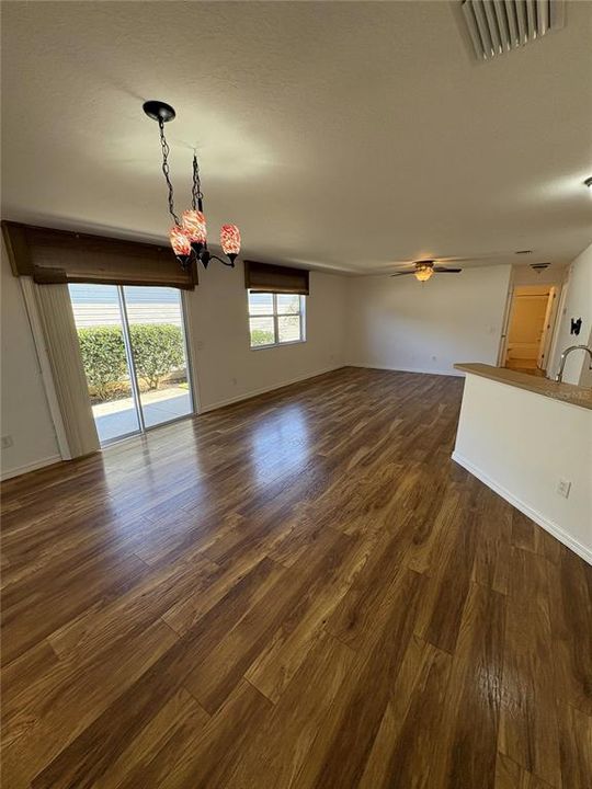 For Sale: $289,900 (2 beds, 2 baths, 1188 Square Feet)