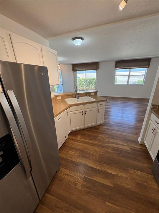 For Sale: $289,900 (2 beds, 2 baths, 1188 Square Feet)