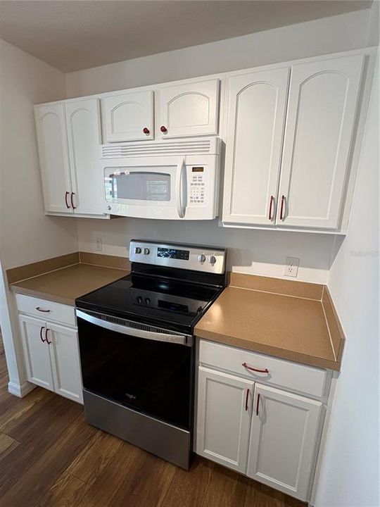 For Sale: $289,900 (2 beds, 2 baths, 1188 Square Feet)