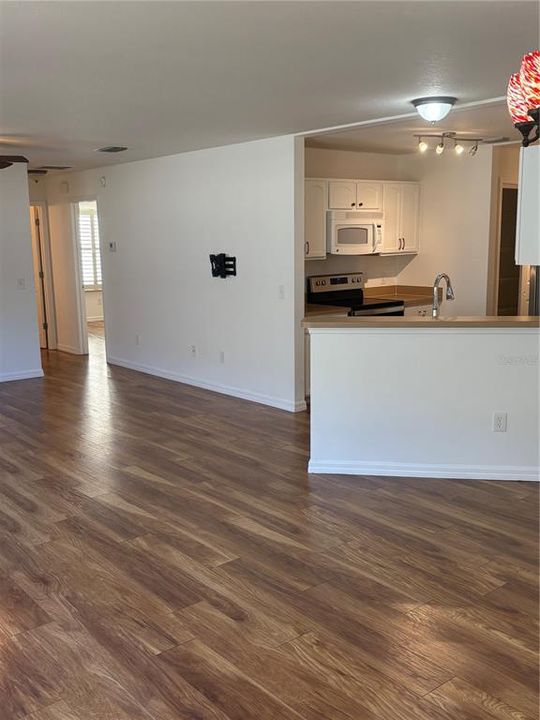 For Sale: $289,900 (2 beds, 2 baths, 1188 Square Feet)