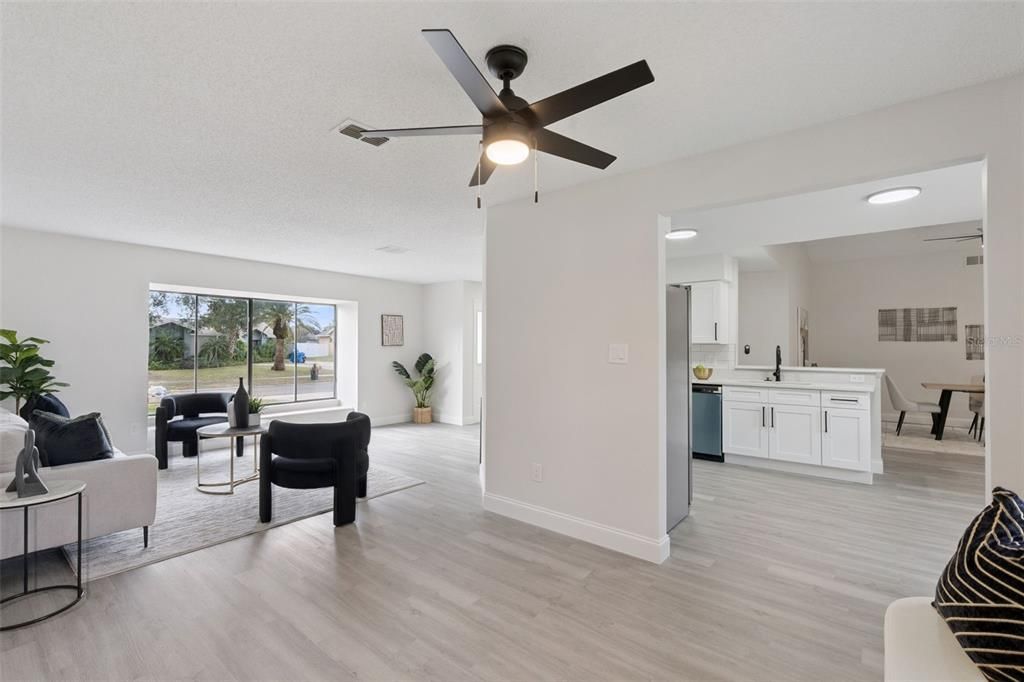 На продажу: $360,000 (3 спален, 2 ванн, 1455 Квадратных фут)