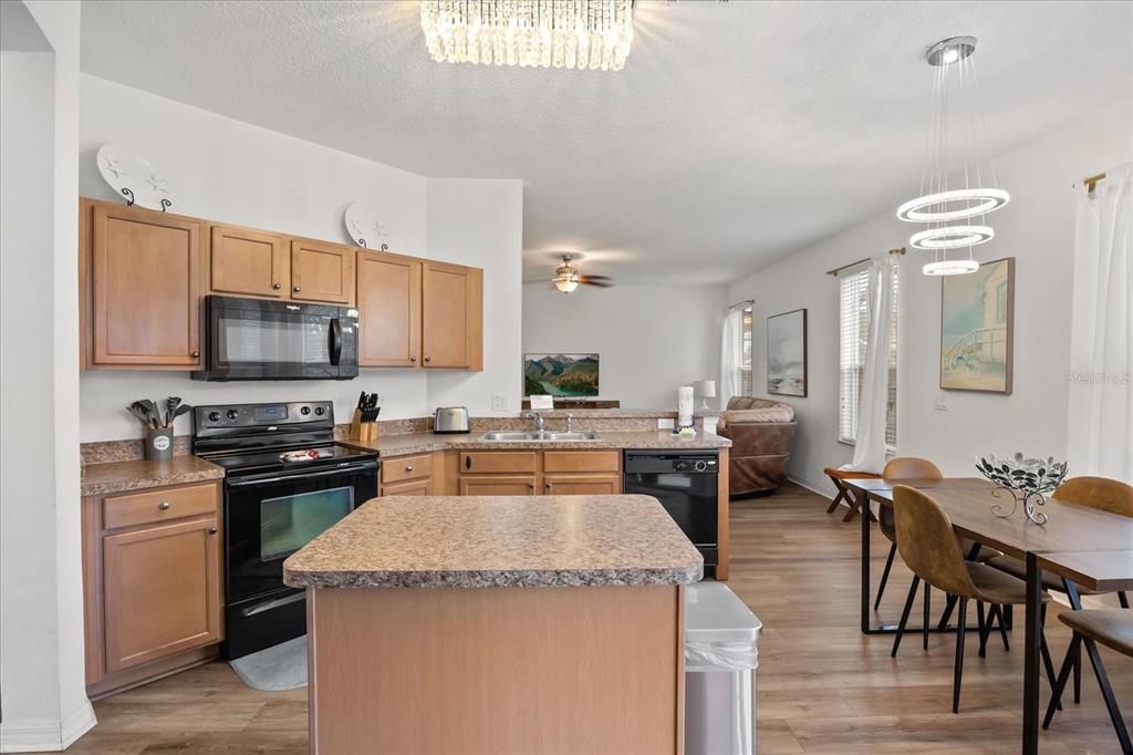 For Sale: $429,000 (4 beds, 3 baths, 2554 Square Feet)