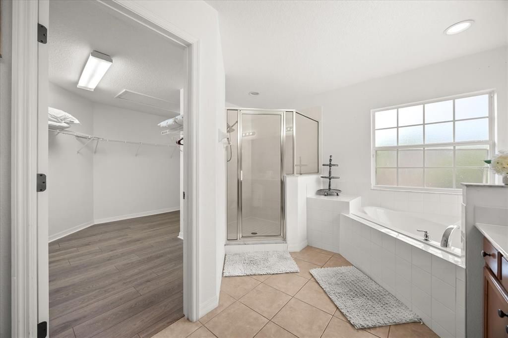 For Sale: $429,000 (4 beds, 3 baths, 2554 Square Feet)