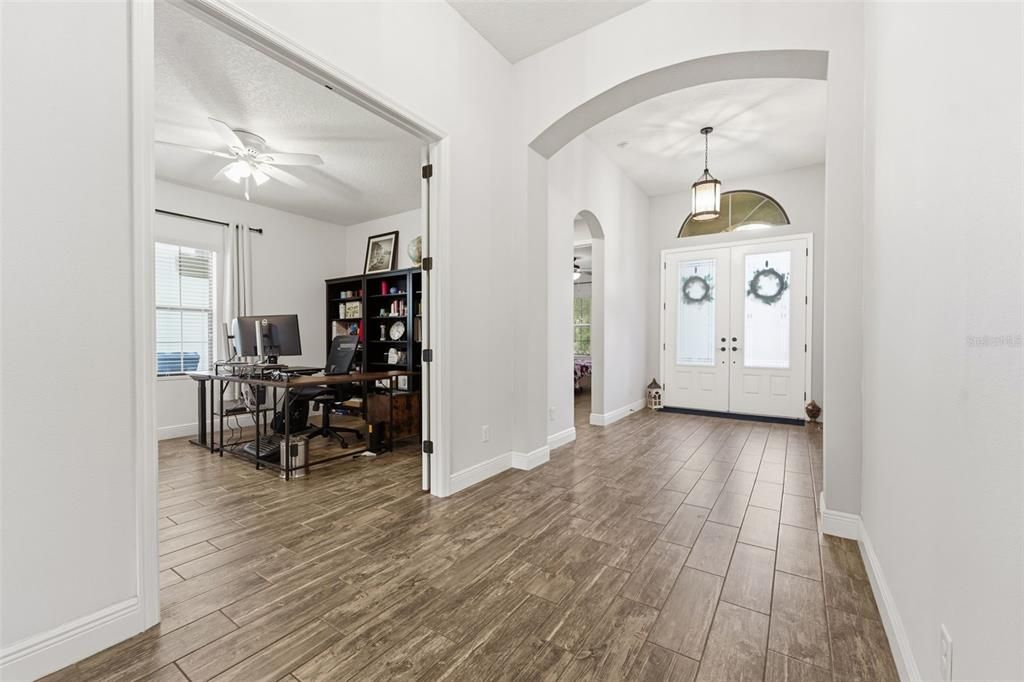 На продажу: $899,900 (4 спален, 4 ванн, 3163 Квадратных фут)