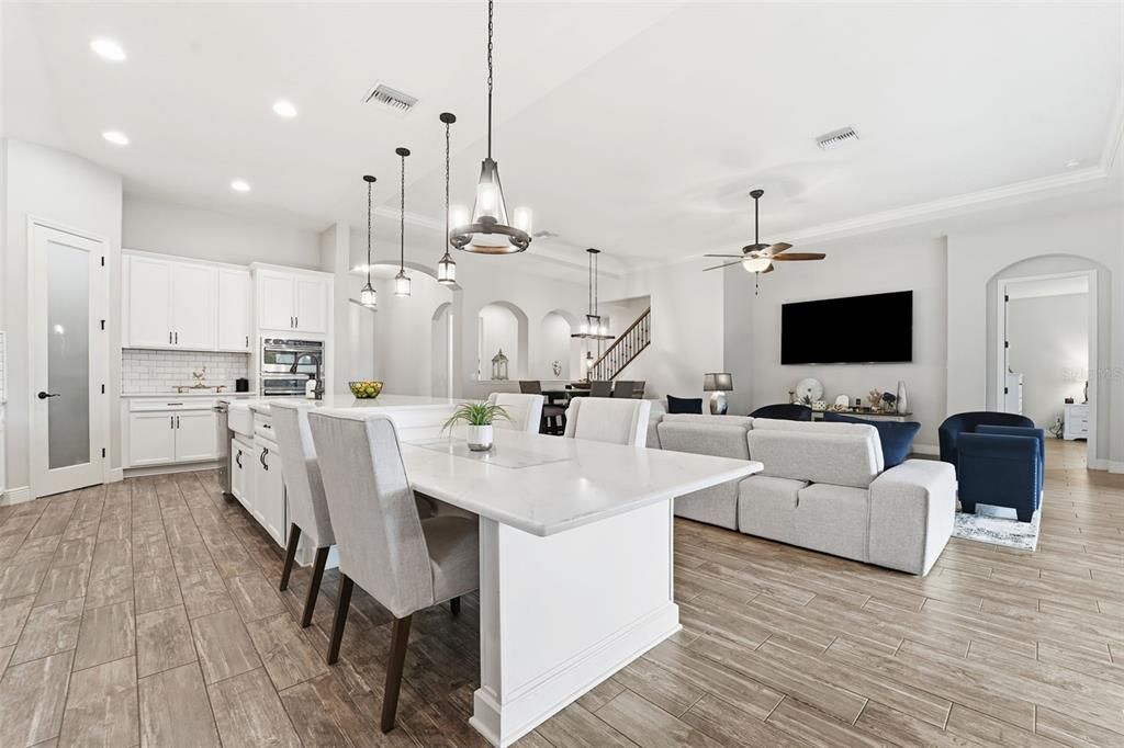 На продажу: $899,900 (4 спален, 4 ванн, 3163 Квадратных фут)