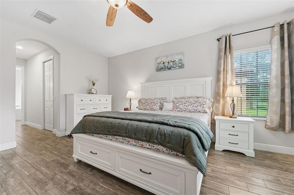 На продажу: $899,900 (4 спален, 4 ванн, 3163 Квадратных фут)