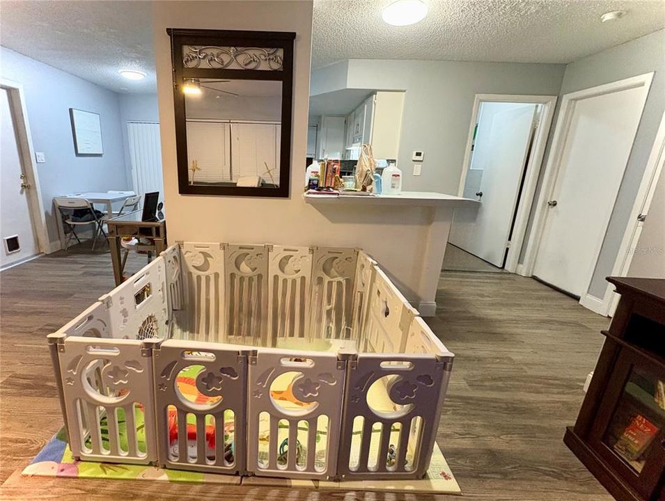 В аренду: $1,600 (2 спален, 1 ванн, 744 Квадратных фут)