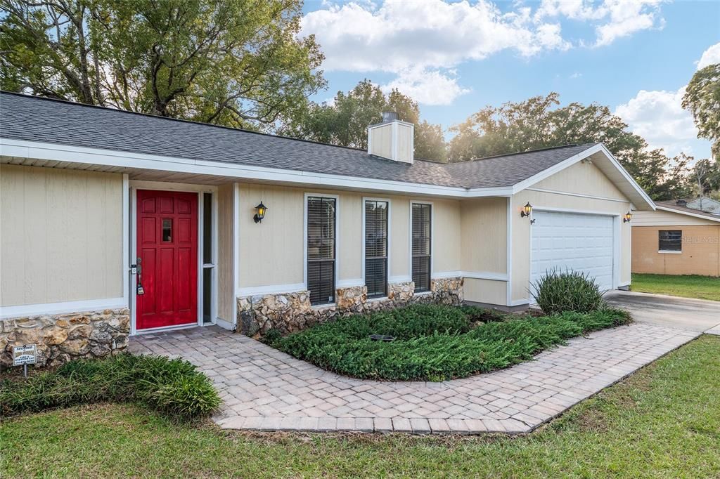 For Sale: $290,000 (3 beds, 2 baths, 1588 Square Feet)