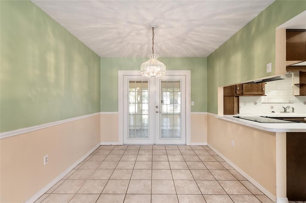 For Sale: $290,000 (3 beds, 2 baths, 1588 Square Feet)