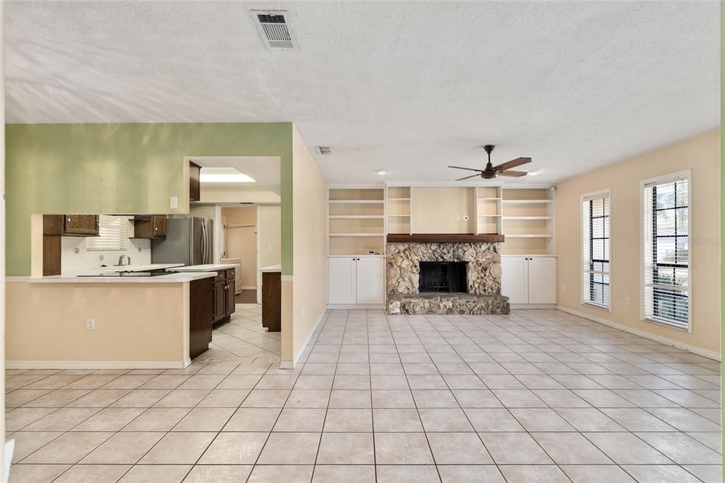 For Sale: $290,000 (3 beds, 2 baths, 1588 Square Feet)