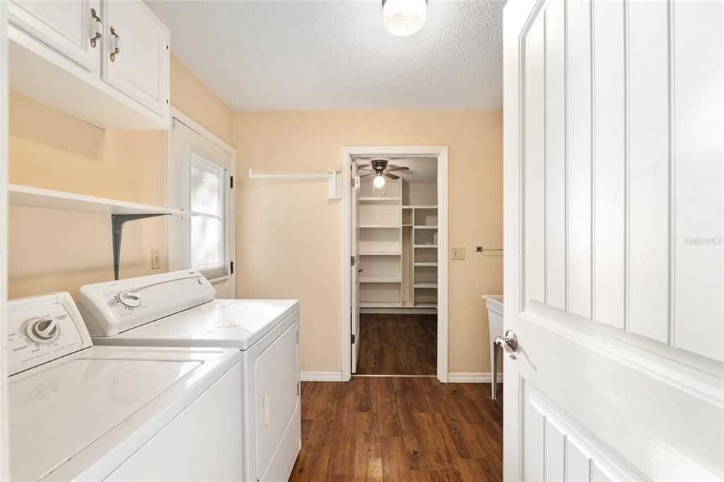 For Sale: $290,000 (3 beds, 2 baths, 1588 Square Feet)