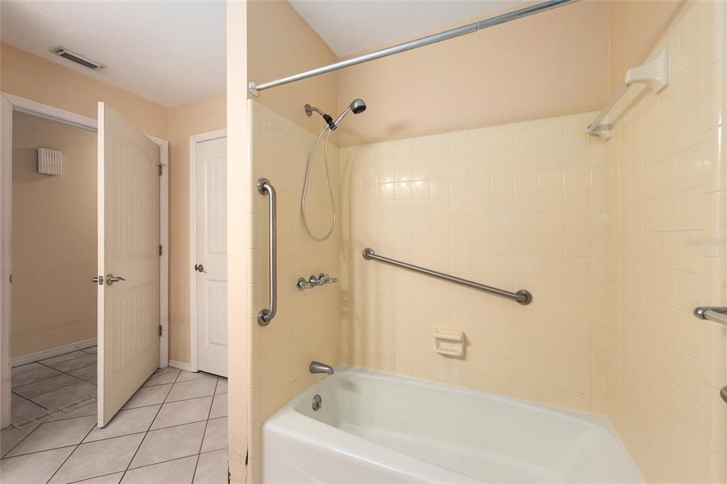 For Sale: $290,000 (3 beds, 2 baths, 1588 Square Feet)