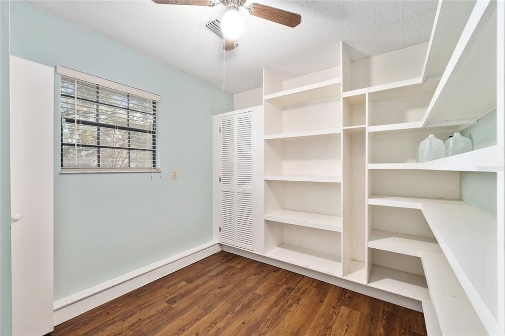 For Sale: $290,000 (3 beds, 2 baths, 1588 Square Feet)