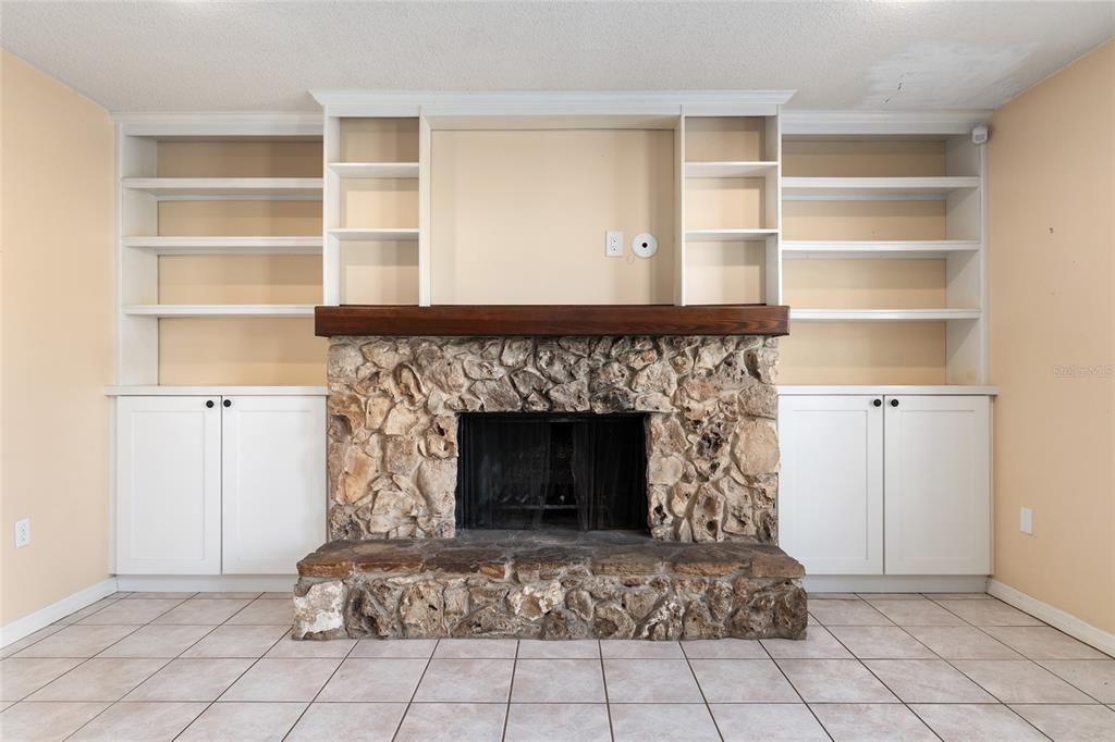 For Sale: $290,000 (3 beds, 2 baths, 1588 Square Feet)