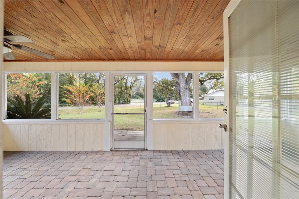 For Sale: $290,000 (3 beds, 2 baths, 1588 Square Feet)