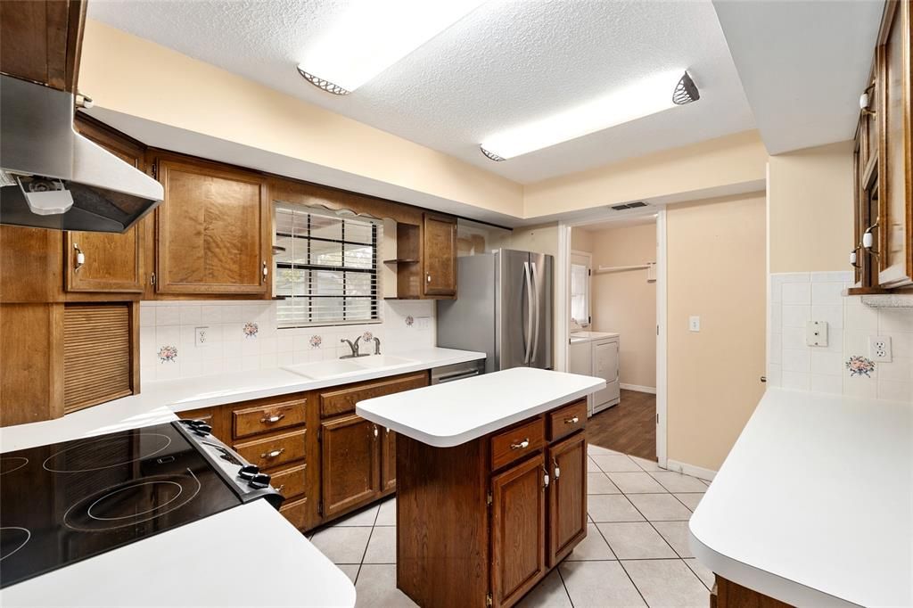 For Sale: $290,000 (3 beds, 2 baths, 1588 Square Feet)