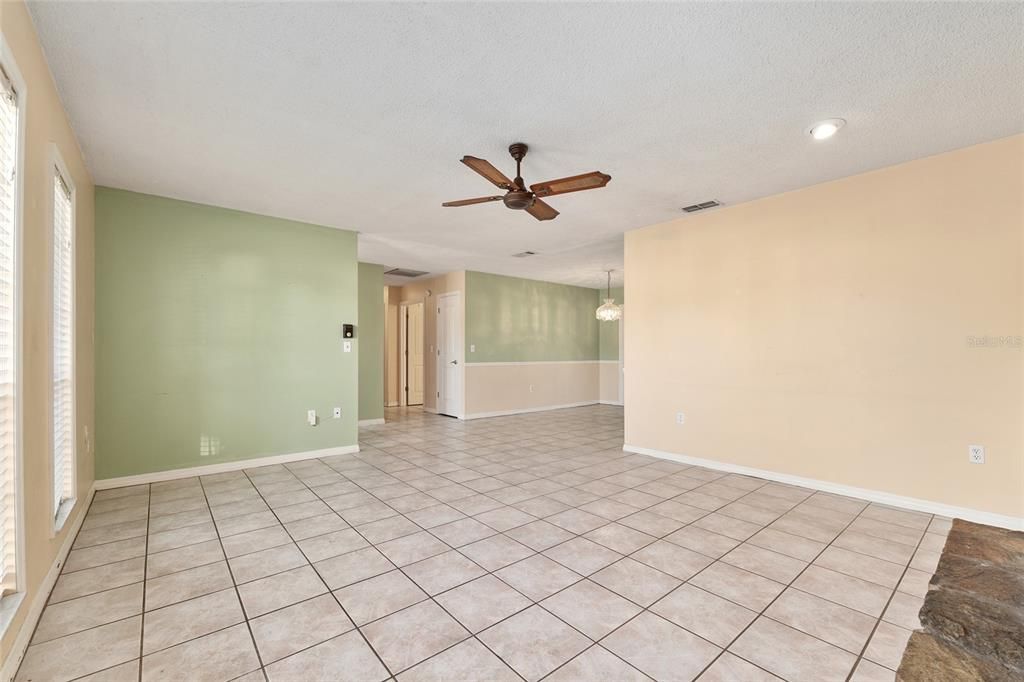 For Sale: $290,000 (3 beds, 2 baths, 1588 Square Feet)