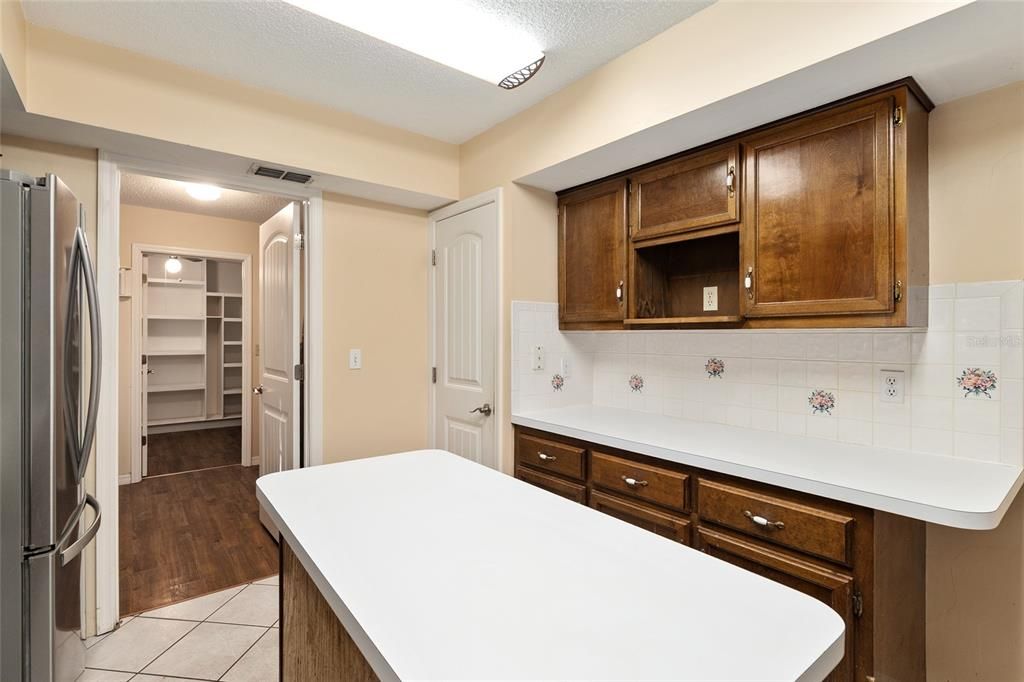 For Sale: $290,000 (3 beds, 2 baths, 1588 Square Feet)