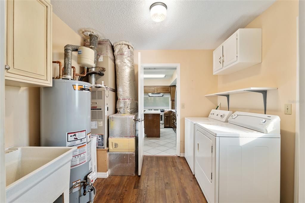 For Sale: $290,000 (3 beds, 2 baths, 1588 Square Feet)