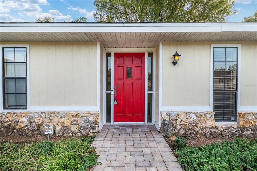 For Sale: $290,000 (3 beds, 2 baths, 1588 Square Feet)