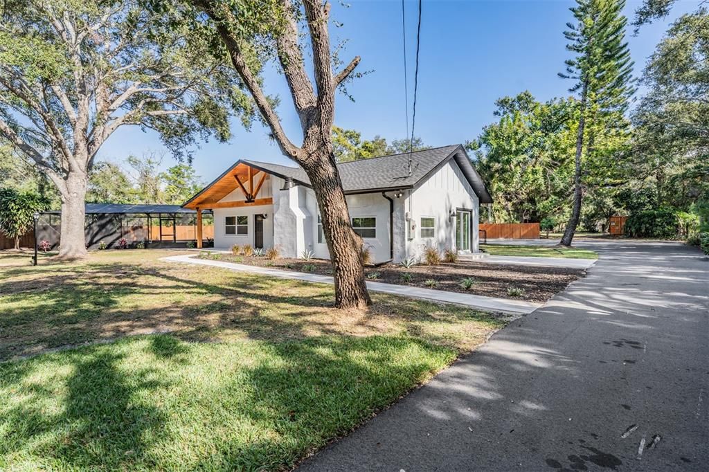 For Sale: $950,000 (4 beds, 2 baths, 1974 Square Feet)