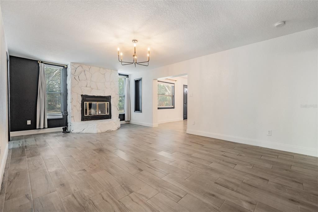 For Sale: $950,000 (4 beds, 2 baths, 1974 Square Feet)