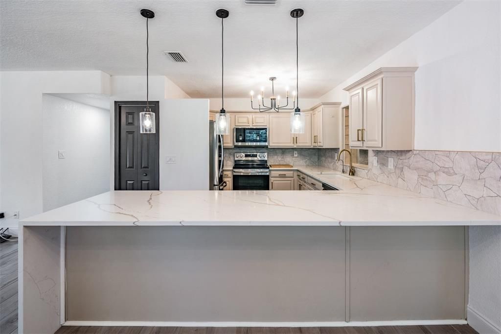 For Sale: $950,000 (4 beds, 2 baths, 1974 Square Feet)