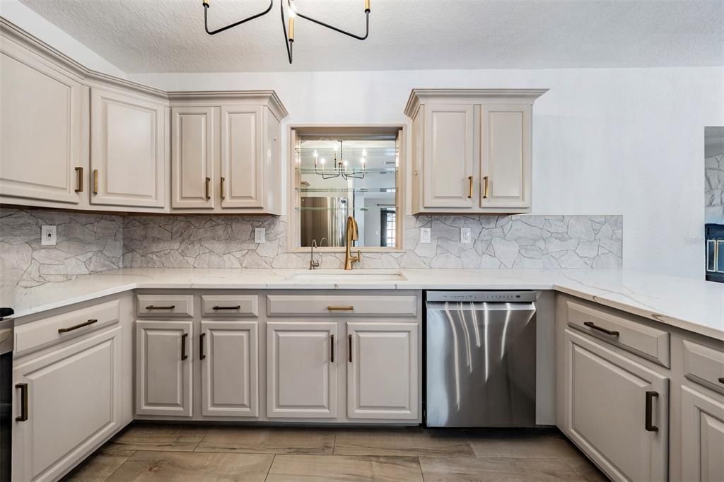 For Sale: $950,000 (4 beds, 2 baths, 1974 Square Feet)