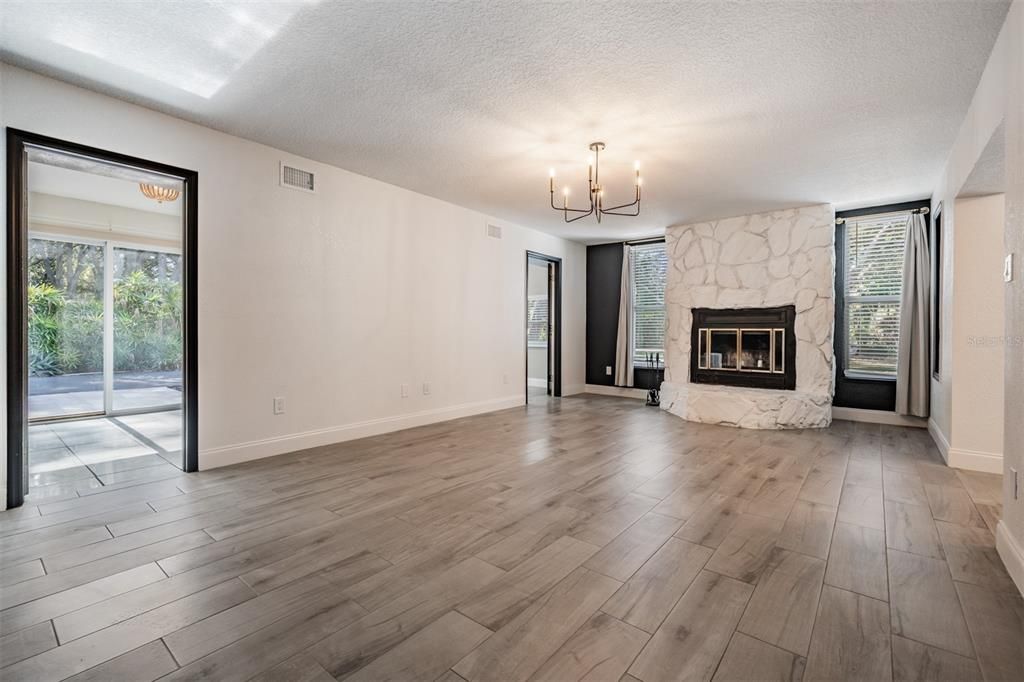 For Sale: $950,000 (4 beds, 2 baths, 1974 Square Feet)