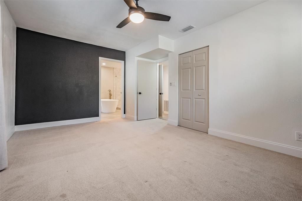 For Sale: $950,000 (4 beds, 2 baths, 1974 Square Feet)